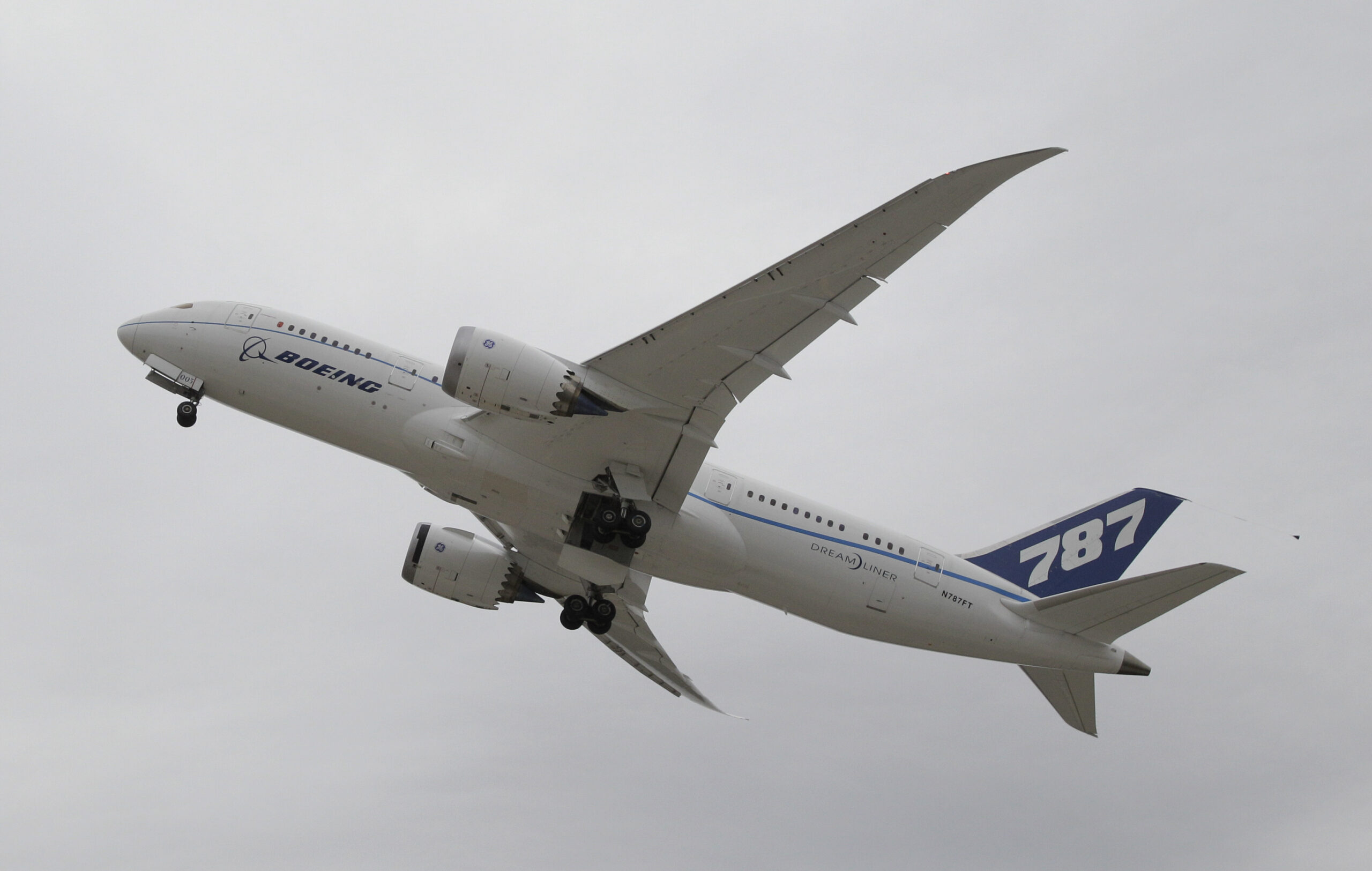 Boeings' new 787 Dreamliner sits on a tarma at a Continental Airlines hangar Thursday, Feb. 3, 2011, in Houston. The plane is one of seven test models before the first commercial planes are delivered in late 2011. (AP Photo/Pat Sullivan) (Pat Sullivan)