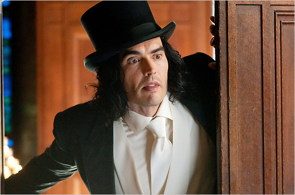 Russell Brand in "Arthur"