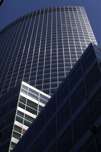 File - In this May 13, 2010 file photo, Goldman Sachs headquarters is shown in New York. Goldman Sachs' first-quarter income fell 72 percent Tuesday, April 19, 2011, after the bank paid out $1.64 billion in dividends as it redeemed preferred shares it issued to billionaire investor Warren Buffett during the financial crisis. (AP Photo/Mark Lennihan, file) (AP)