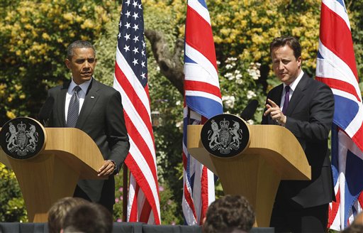 El presidente de Estados Unidos Barack Obama y el primer ministro británico David Cameron participan en una conferencia de prensa conjunta el miércoles 25 de mayo de 2011 en la mansión de Lancaster en Londres. (Foto AP/Charles Dharapak) (AP)