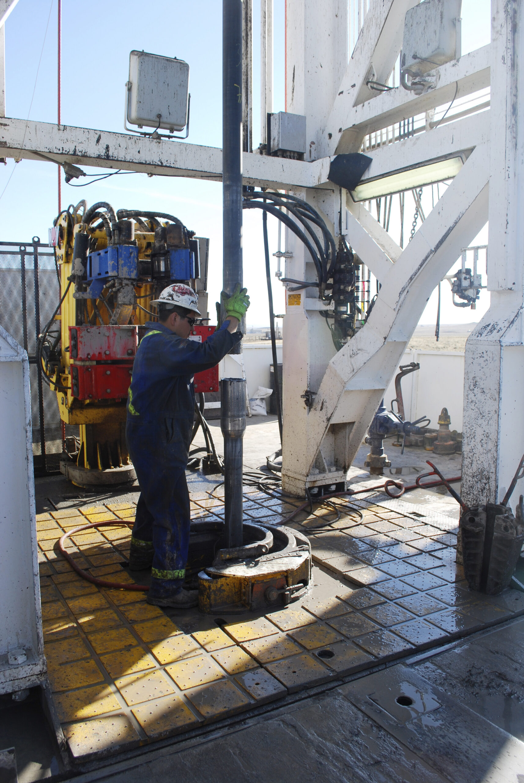 A worker at EnCana's Frenchie Draw gas-drilling rig in central Wyoming guides sections of steel pipe into an 11,000-foot well on September 19, 2009. People living near gas drilling facilities in states including Pennsylvania, Colorado, New Mexico and Wyoming have complained that their water has turned cloudy, foul-smelling, or even black as a result of chemicals used in a drilling technique called hydraulic fracturing, or "fracking."   To match feature ENERGY/FRACKING-WATER      REUTERS/Jon Hurdle   (UNITED STATES SCI TECH ENVIRONMENT) (Reuters)