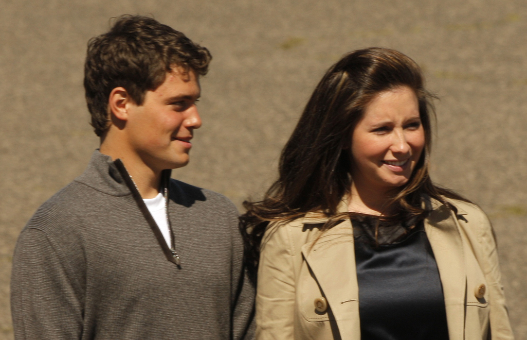 Bristol Palin (R), daughter of US Republican vice presidential candidate and Alaska Governor Sarah Palin, stands with her boyfriend Levi Johnston during the arrival of US Republican presidential candidate Senator John McCain (R-AZ) at the airport in Minneapolis, Minnesota September 3, 2008. REUTERS/Brian Snyder (UNITED STATES) US PRESIDENTIAL ELECTION CAMPAIGN 2008 (USA) (Â© Brian Snyder / Reuters)