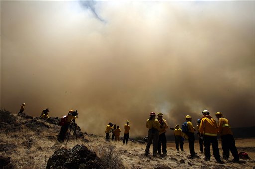 Members of the media watch the Wallow Fire from a ridge outside of Eagar, Ariz., Wednesday, June 8, 2011.   A raging forest fire in eastern Arizona has scorched an area the size of Phoenix, threatening thousands of residents and emptying towns as the flames race toward New Mexico. (AP Photo/Marcio Jose Sanchez) (AP)