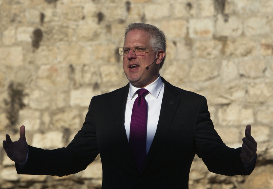 U.S. conservative broadcaster Glenn Beck address the crowd during his "Restoring Courage" rally in Jerusalem August 24, 2011
