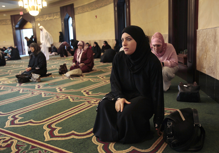 Lamis Ali, 29, arrives for afternoon prayers at the Islamic Center of America in Dearborn, Michigan, May 6, 2011.   REUTERS/Rebecca Cook  (UNITED STATES - Tags: RELIGION SOCIETY) (Â© Rebecca Cook / Reuters)