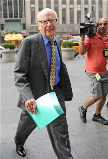 News Corporation head Rupert Murdoch enters the News Corp. building, Friday, July 22, 2011, in New York. (AP Photo/Louis Lanzano) (AP)