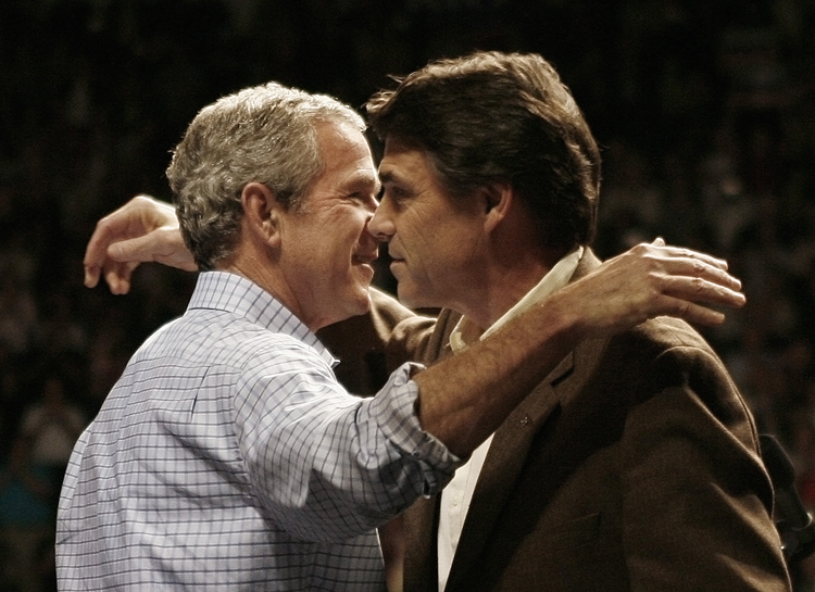 U.S. President George W. Bush (L) embraces Texas governor Rick Perry at a Republican Party election campaign rally in Dallas November 6, 2006. Bush is campaigning for Republican party Congressional candidates in Florida, Arkansas and Texas on the eve of the mid-term elections to be held November 7.    REUTERS/Jason Reed   (UNITED STATES) (Â© Jason Reed / Reuters)