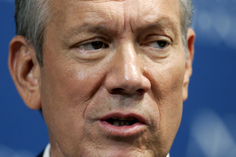 New York Governor George Pataki addresses the National Press Club on energy independence in Washington August 7, 2006.   REUTERS/Jim Young   (UNITED STATES) (Â© Jim Young / Reuters)