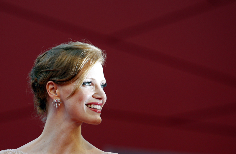 Actress Jessica Chastain of the U.S. poses for photographers as she arrives on the "Wilde Salome" red carpet at the 68th Venice Film Festival September 4, 2011. REUTERS/Alessandro Bianchi (ITALY - Tags: ENTERTAINMENT PROFILE TPX IMAGES OF THE DAY) (Reuters)