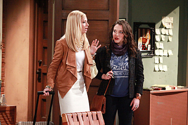 Beth Behrs and Kat Dennings in "2 Broke Girls"