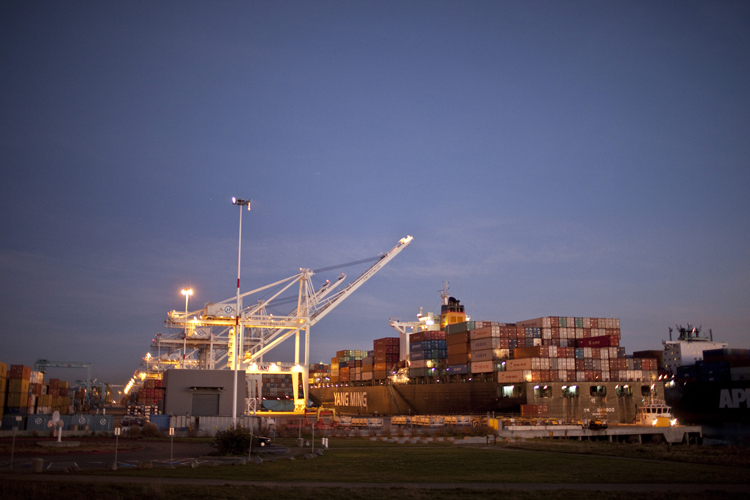 A Chinese container ship at the Port of Oakland (Beck Diefenbach / Reuters)
