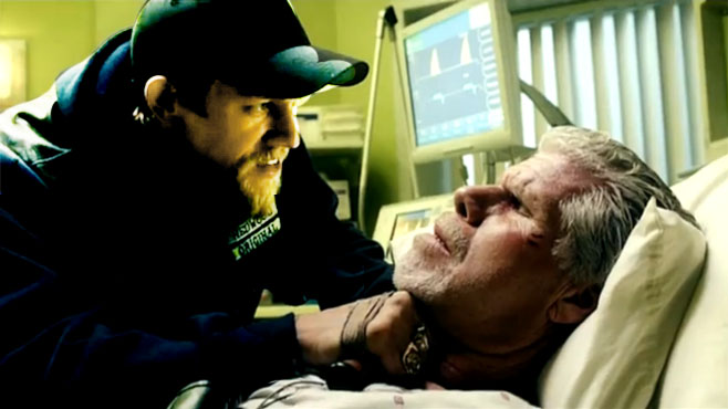 Jax (Charlie Hunnam) confronts his wicked stepfather Clay Morrow (Ron Perlman) on the fourth season finale of "Sons of Anarchy." (FX)