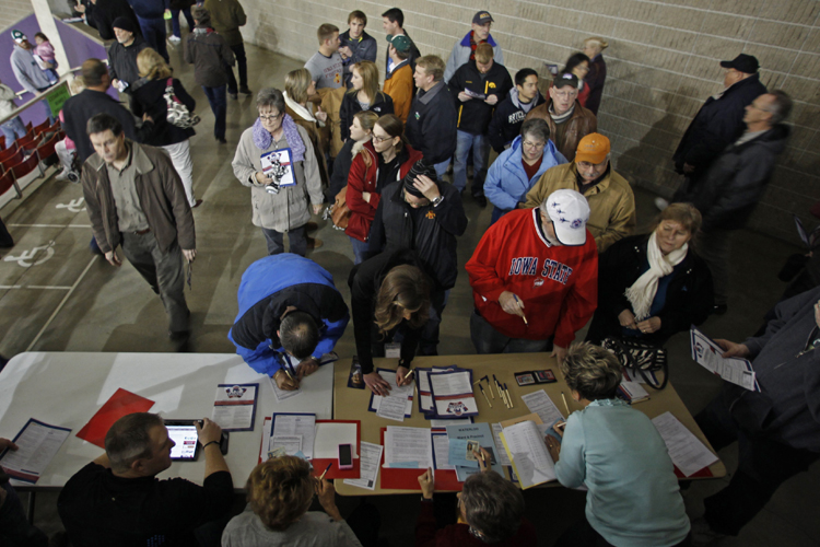 Caucus goers arrive in Iowa. (Jeff Haynes / Reuters)