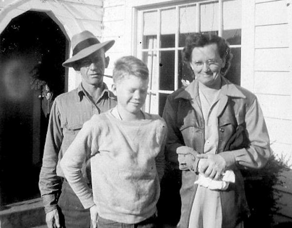 Jan's grandparents, Opal and Paul, with her father, Jerry (Courtesy of Jan Kinney)