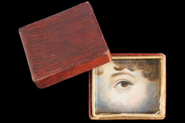 A “memory box” made of embossed and painted paper containing eye miniature, ca. 1830. (Skier Collection)