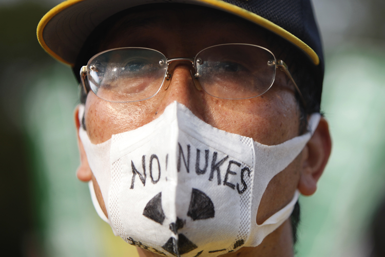 A man wearing a mask attends an anti-nuclear rally in Tokyo September 19, 2011. (Yuriko Nakao / Reuters)