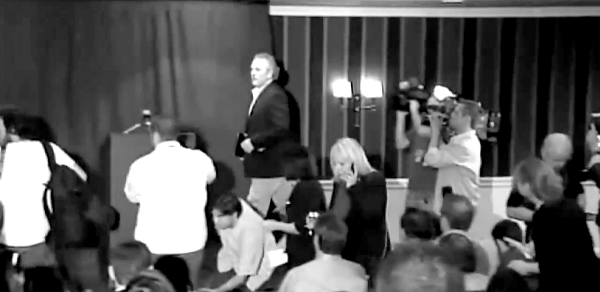 Andrew Breitbart crashes Anthony Weiner's press conference on June 6, 2011 (YouTube/CBSNews)
