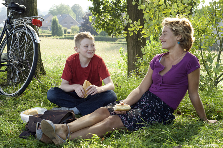 Thomas Doret and Cécile De France in "The Kid with a Bike"