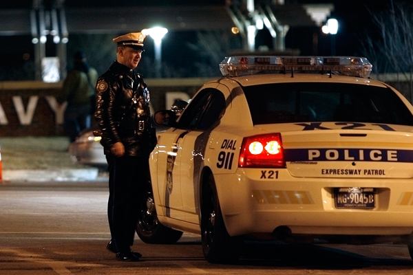 Philadelphia police are at the scene of a multiple shooting at the former Philadelphia Navy Yard in Philadelphia, Pennsylvania, February 12, 2007 (Reuters/Tim Shaffer)