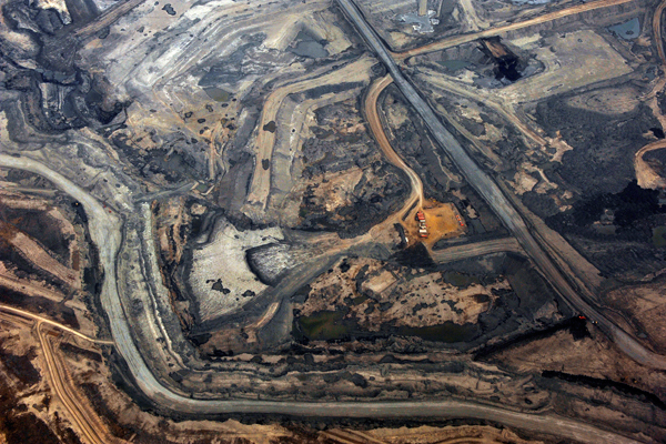 The Syncrude tar sands mine north of Fort McMurray, Alberta. (Reuters/Todd Korol)
