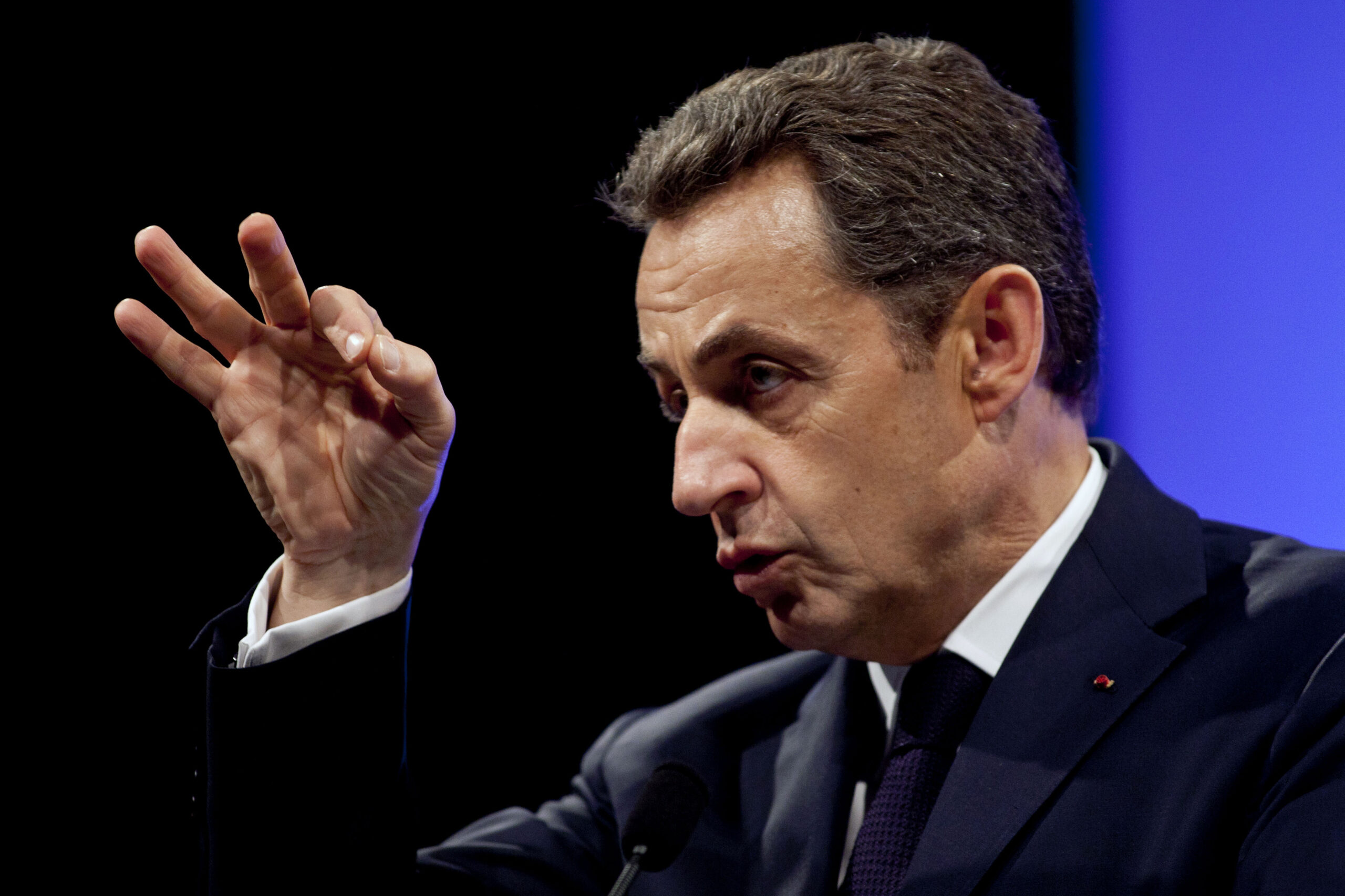 Nicolas Sarkozy gestures as he delivers a speech before building trade professionals as part of his campaign in Paris, April 17, 2012. ) (Reuters/POOL)