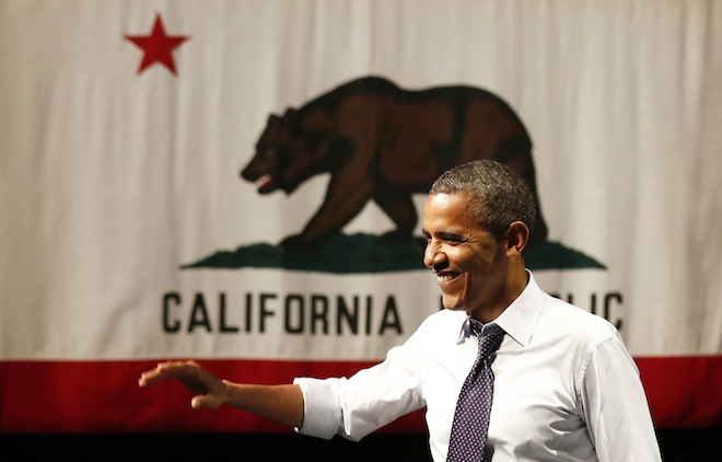 U.S. President Barack Obama waves before he speaks at a campaign event at the Fox Theatre Oakland in Oakland, July 23, 2012. (Reuters/Larry Downing)