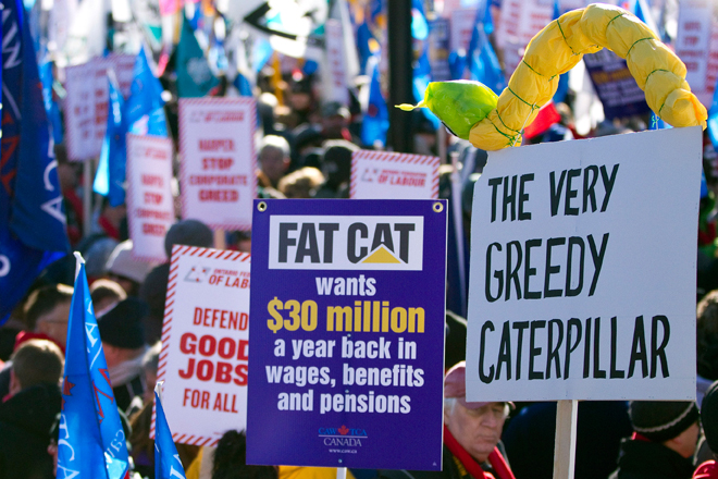 Thousands of unionists from across Ontario and the United States gather in Victoria Park in London, Ontario, on January 21 for a rally in support of Caterpillar workers. (Reuters/Geoff Robin)