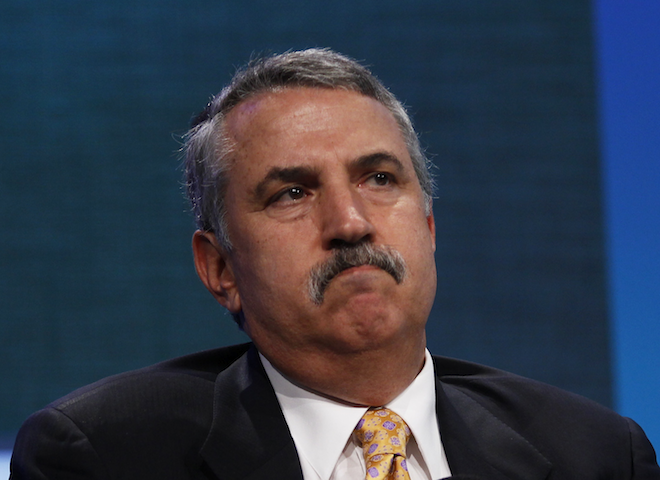 Journalist Thomas Friedman moderates a plenary session on strengthening market-based solutions during the Clinton Global Initiative in New York (REUTERS/Lucas Jackson)