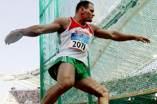 Hungarian discus thrower Róbert Fazekas (Reuters/Kai Pfaffenbach)