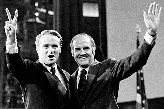 Then- U.S. Sen. Thomas F. Eagleton, left, and then-Sen. George S. McGovern, the presidential candidate, stand before the Democratic National Convention. (AP)