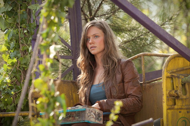 REVOLUTION -- "Pilot" Episode 101 -- Pictured: Tracy Spiridakos as Charlie Matheson (NBC/Bob Mahoney)