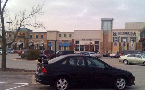 Shooting near Brookfield Square Mall, Wi. (Wikimedia)