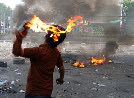 Man throws petrol bomb (Wikimedia)