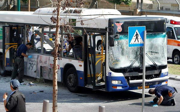 The blown-up bus (Noga Tarnopolsky via Twitter)