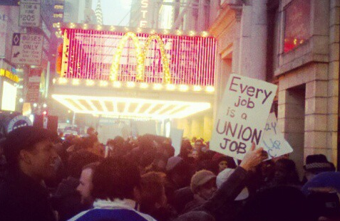 Rally in support of striking NYC fast food workers gathers outside a Times Square McDonald's (Twitter/MKink)