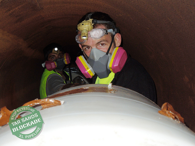 Glen Collins wore a gas mask inside the pipeline (via tarsandsblockade.org)