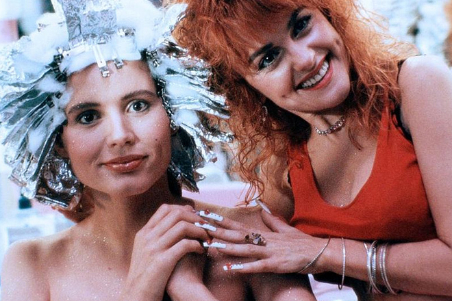 Geena Davis and Julie Brown in "Earth Girls Are Easy"