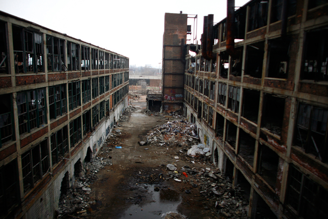 An abandoned car manufacturing plant in Detroit. (Reuters/Eric Thayer)