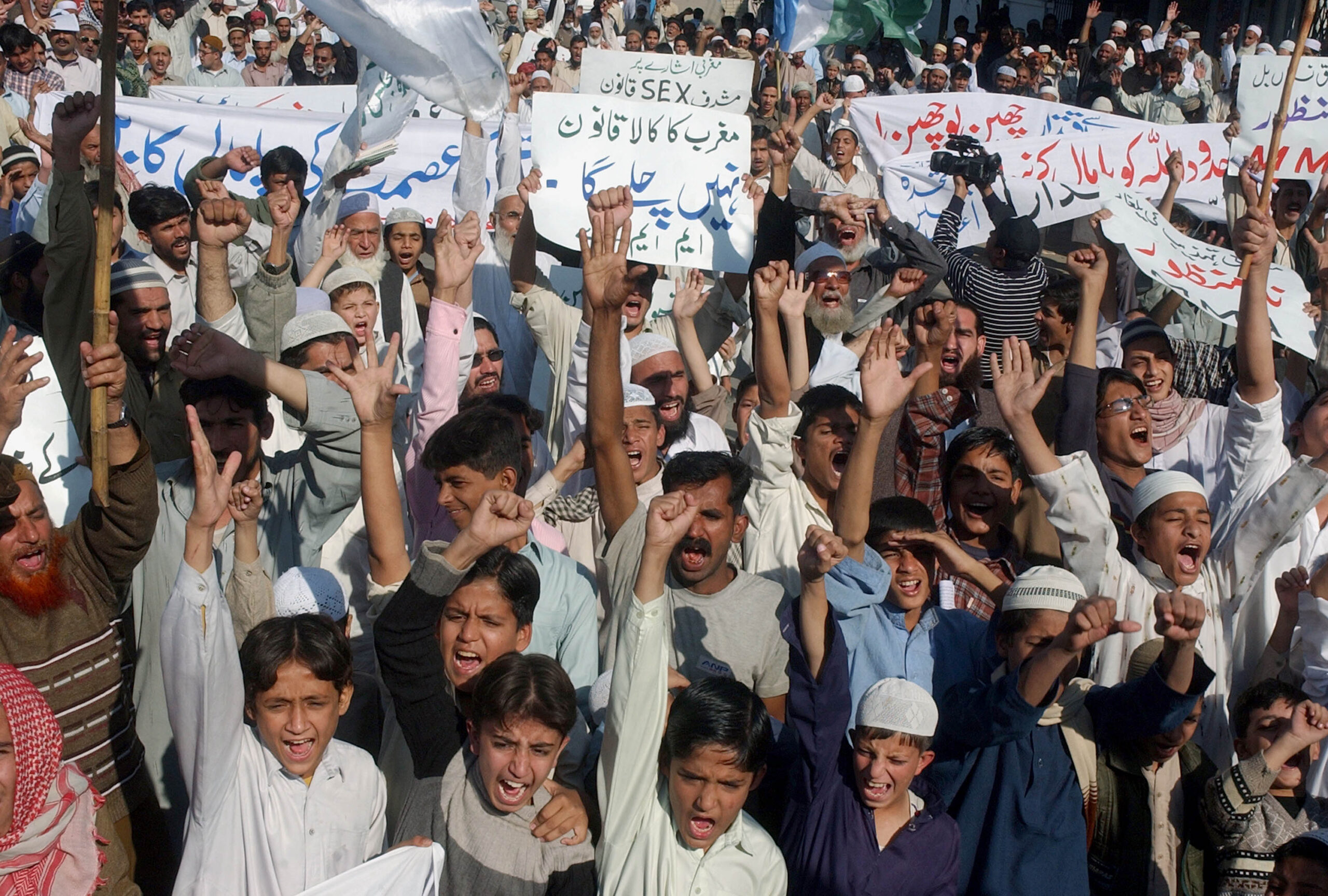 Supporters of a radical Islamist coalition chant anti-government slogans during a rally. (AP/Shakil Adil)