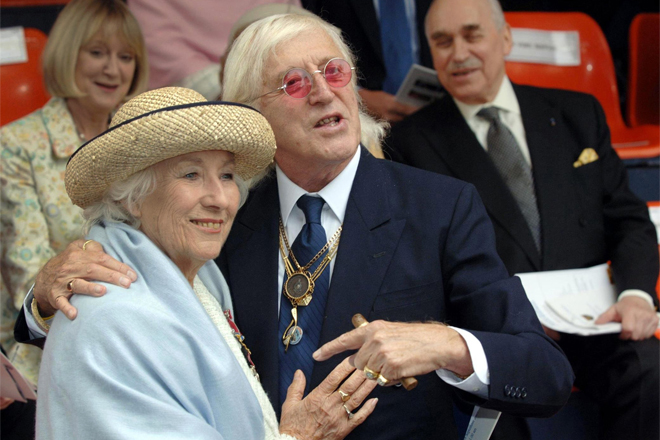 Jimmy Savile and British singer Vera Lynne at the unveiling of a
contemporary sculpture at Victoria Embankment in central London, Sept.
18, 2005. (Matthew Fearn)