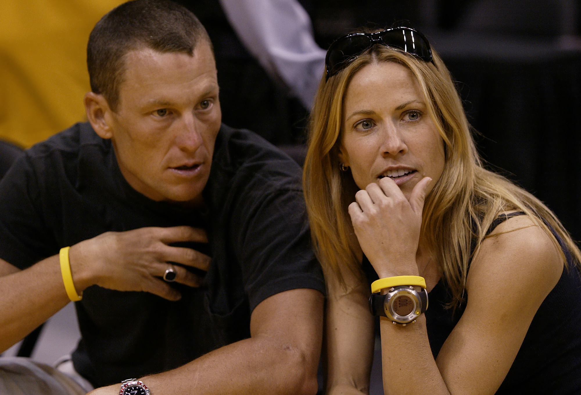Lance Armstrong with then-girlfriend Sheryl Crow at a Los Angeles Lakers game in 2004. (AP)
