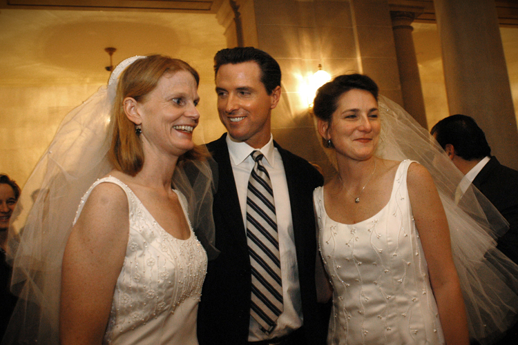 Gavin Newsom with a newly married couple in San Francisco in 2004. (AP/Erin Lubin)
