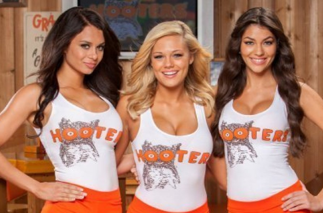 (Hooters)