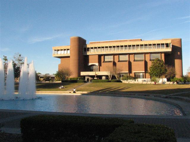 Library at the University of Central Florida (UCF) (Wikimedia Commons)