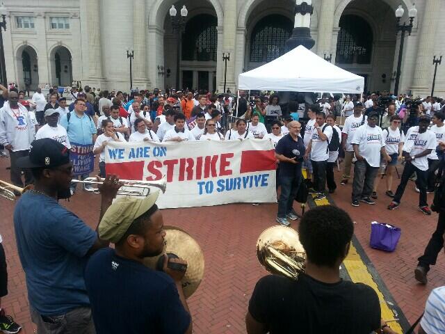 Strikers at D.C.'s Union Station (@GoodFoodNation)