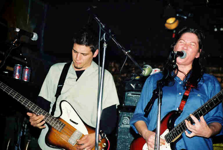 (By Danny Norton from Portland, OR, United States (Breeders Kim Deal), Wikimedia Commons)