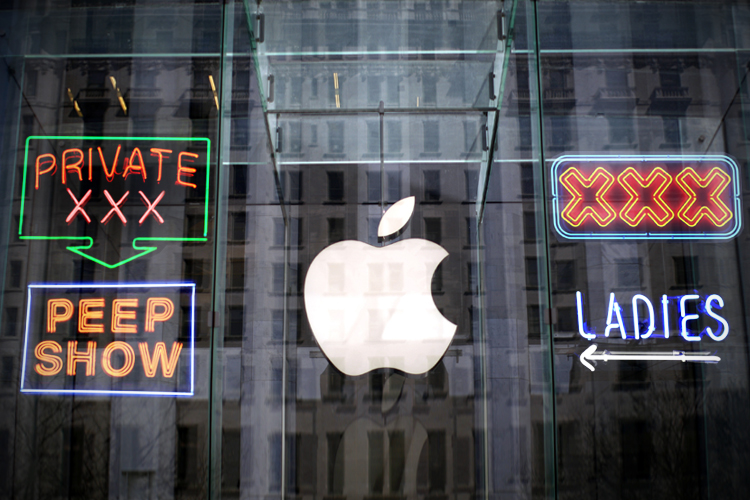 (Reuters/Mike Segar/Photo treatment by Salon)