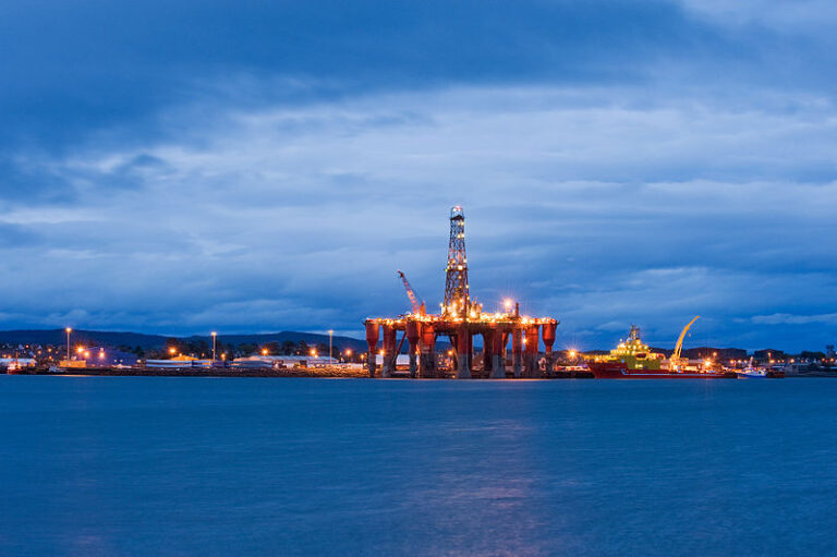 A North Sea oil rig in Scotland, UK. (Wikimedia)