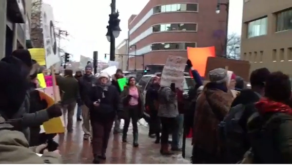Counter protestors organize outside of Mike's Restaurant in Portland, Maine to support reproductive rights. (Bangor Daily News)