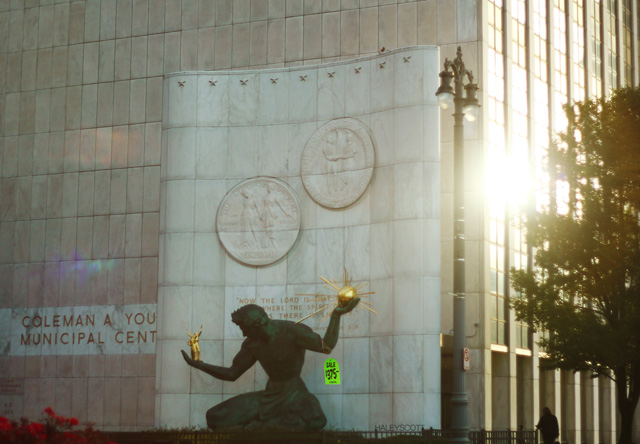 Marshall Fredericks’s “The Spirit of Detroit” statue, on sale for $375 (Haley Scott)